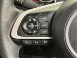 【ステアリングスイッチ付ハンドル】ナビゲーションに視線を移さず、ハンドルから手を離さず、運転に集中したまま手元でオーディオ操作できます♪