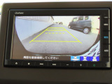 リアワイドカメラシステム!従来の視野に加えて、後方側方を約180&deg;まで見えるワイドビューと、後方を真上から見たような視野で駐車時などに便利なトップダウンビューの3つの視野があります!