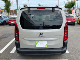 リアにもコーナーセンサー付きですので駐車も安心です。