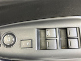 【パワーウインドウ】運転席のスイッチで、各席の窓ガラスの開閉ができます!あると便利ですよね!