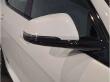 【BMWミラー】視認性の高いスタイリッシュなミラー。自動防眩機能も付いており夜間のドライビングをサポートします。
