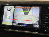 【フロントカメラ】運転席に座った状態で死角になりやすいクルマの前の様子まで確認でき安全ですね♪