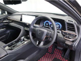 運転席は見晴らしが良く、運転しやすいレイアウトになっています。