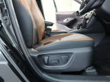 パワーシート搭載。微妙な調整が手軽にでき、ピッタリなポジションで運転することが可能です。