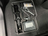パンク修理キット搭載車!助手席のフロアマットの下にあります!