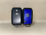 【スマートキー】キーを取り出さずにドアを施錠&解錠。クルマの始動も可能です。