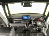 【前方視界】開放的な前方視界!運転がしやすく疲れにくいです♪窓が大きく、見通しがとっても良いおクルマですよ♪