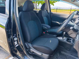 運転席のシートはホールド性に優れ疲れませんよ!