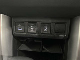 冬場に嬉しい運転席、助手席シートヒーター付きでポカポカ