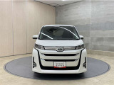 お車購入のポイントとなるフロントマスクです。上質で迫力あるデザインですね☆☆