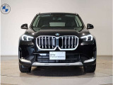 【キドニーグリル】BMWは約90年もの間、ほぼ全ての車両にひと目でBMWだと分かるこの特徴的なフロントグリルが備えられ、デザイン・アイコンとして親しまれてきました。