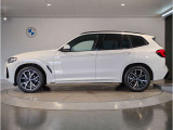 【BMWのxDrive】xDriveはいかなる状況下でも安定した走りを実現しています。 これによりストレスなく運転できることはもちろんのこと、安全性能も向上しています。