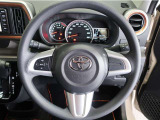 取り回しの良いコンパクトなハンドル。真の安全は運転のし易さに有り!