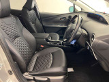 ゆったりと座れる運転席シートですのでストレスなく運転が出来ますよ!