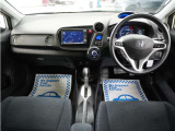 運転にかかわる様々な操作を安全に行えるように視点移動が少なく、操作性に配慮されたスイッチ類が凝縮されたコクピットです。