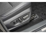 電動モーターで動くシートです。自分が調整したいと思う場所のスイッチを押している時間だけ動きます。