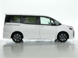 両側パワースライドドア付きだから、狭い駐車スペースなどでの 乗り降りラクラク!小さなお子さまのいるご家庭には嬉しい装備。