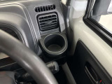 運転席側吹き出し口にドリンクホルダー付き!