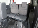 便利な5:5分割可倒式シートです。収納と乗車人数のバランスに優れています♪荷物の大きさに応じたラゲージスペースをフレキシブルに作り出せるので、シーンに応じた使い方ができます♪