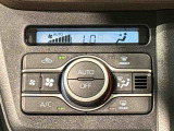 車内空調は&rdquo;AUTOエアコン&rdquo;にお任せ。運転に集中出来ますよ!