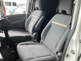 当社は輸入車・国産車の正規ディーラーも運営しており、指定整備工場・認証工場を取得しております。納車前、納車後の点検・車検もお任せください!