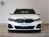 【キドニーグリル】BMWは約90年もの間、ほぼ全ての車両にひと目でBMWだと分かるこの特徴的なフロントグリルが備えられ、デザイン・アイコンとして親しまれてきました。