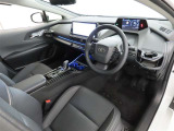 シンプルで使いやすいデザインの運転席です。