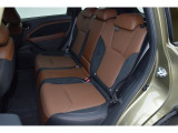 奥行のある座面と程良い角度の背面が快適な乗り心地を齎してくれます。長距離ドライブも快適ですよ。
