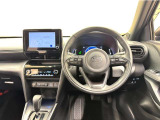 スタイリッシュなデザインのインパネ周りです。各操作スイッチ類も使いやすい位置に配置されています。