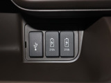 もちろん車内で充電ができます。