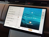 【キャビンライティング】好みのカラーを選べるキャビンライティング。レンジローバー のインテリアデザインを際立たせ、没入感あふれる空間を演出します。