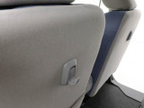 ちょっとした荷物がかけられるフック付き。