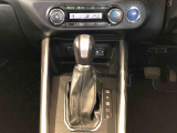 温度を設定すれば、自動で車内の温度管理をしてくれる優れものです♪ATミッションで運転楽々