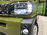 【LEDヘッドライト】悪天候や夜間走行時も良好な視界を確保し安心して運転できる高輝度LEDヘッドライトを装備!点灯速度が早く、消費電力も抑えられています。