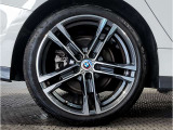 【BMWアロイホイル】軽量かつ強度に拘ったアロイホイル。走行性能ポテンシャルを引き出す設計。車の足元を引き締めてくれる大きなポイントはアロイホイルです。