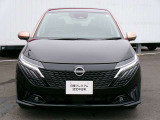 衝突軽減ブレーキ、車線逸脱警報、フロント&バックソナー、踏み間違い防止アシスト。安全装備充実。