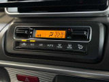 夏でも冬でもお好みの温度に設定しておけば、AUTO ボタンひとつで快適な車内空間へ!風の強さや温度、内外気の切り替えも自動で調整してくれます♪
