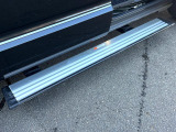 【電動サイドステップ】車高の高いお車でも、これがあれば小さいお子様の乗り降りも楽々♪スライドドアと連動して作動する為、煩わしい操作は不要です!