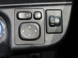 ドアミラーは電動格納式です。