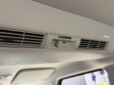 後席シーリングファンにて広い車内の温度を均一にしてくれます!