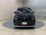 お車購入のポイントとなるフロントマスクです!シャープな目つきが印象的なデザインのヘッドランプです。