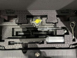 万が一の時に備えて搭載されている車載工具(ジャッキ)