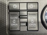 【両側パワースライドドア(ウェルカムオープン機能)】降車時にスイッチで予約しておけば、乗車時にアクセスキーを持ってクルマに近づくだけで、パワースライドドアが自動で解錠しオープンします!