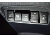 運転席・助手席シートヒーター装備☆  座面と背もたれをすばやく温めるシートヒーターを内蔵。身体を直接温めることができます。 寒い時期には嬉しいアイテムですね♪