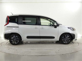 両側パワースライドドア付きだから、狭い駐車スペースなどでの 乗り降りラクラク!小さなお子さまのいるご家庭には嬉しい装備。