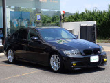 BMW在庫保有台数常時100台以上!ご来店の際はBMW本店(厚木市下荻野140-1)にご来店ください!弊社自慢の全天候型ショールーム!BMW在庫保有台数常時100台以上ございます!