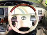 インテリアに合わせたデザインのステアリングは、運転される方のことも考え、運転しやすい形状、大きさです。是非一度、実際に触ってお確かめください。