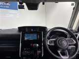 使いやすく運転しやすいレイアウトの運転席周り。