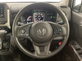 ハンドルにHondaセンシング系のクルーズコントロールやレーンキープアシストなどのスイッチと、オーディオの操作スイッチが装備されています。ハンドルから手を離さず安全に操作できます。