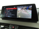 リアビューカメラ。ガイドラインとパークディスタンスコントロールで安全に車庫入れ可能。